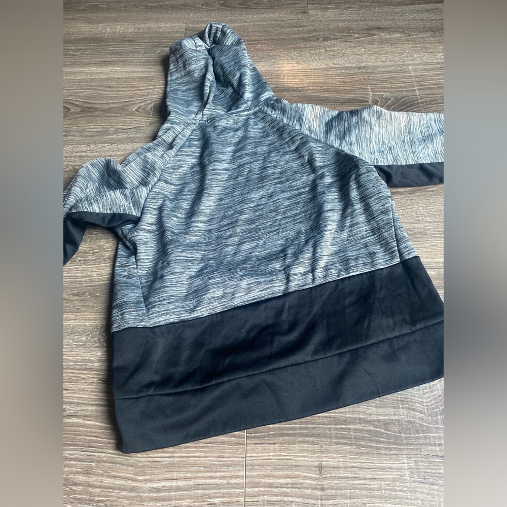 Nike Dri-Fit youth hoodie in gray and black, size large - Picture 8 of 9
